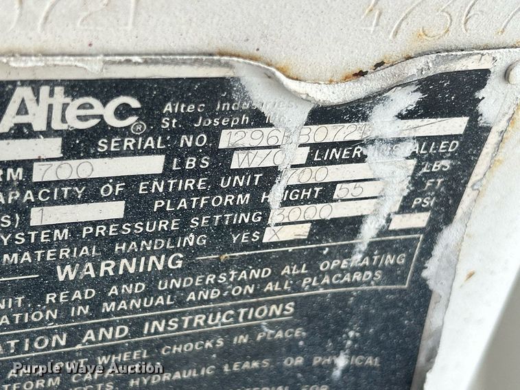 image for item DQ0875 1997 GMC C7500  bucket truck