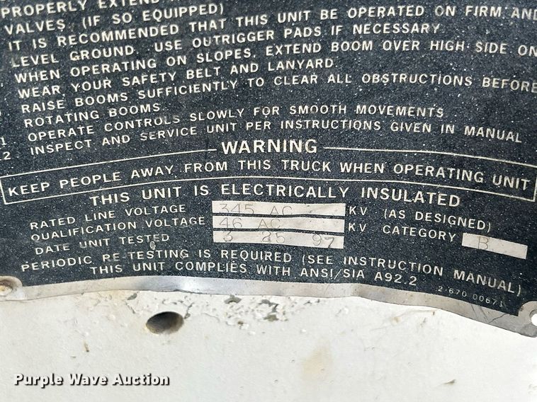 image for item DQ0875 1997 GMC C7500  bucket truck