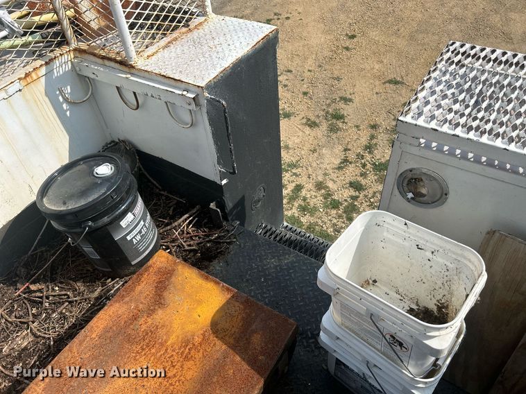 image for item DQ0875 1997 GMC C7500  bucket truck