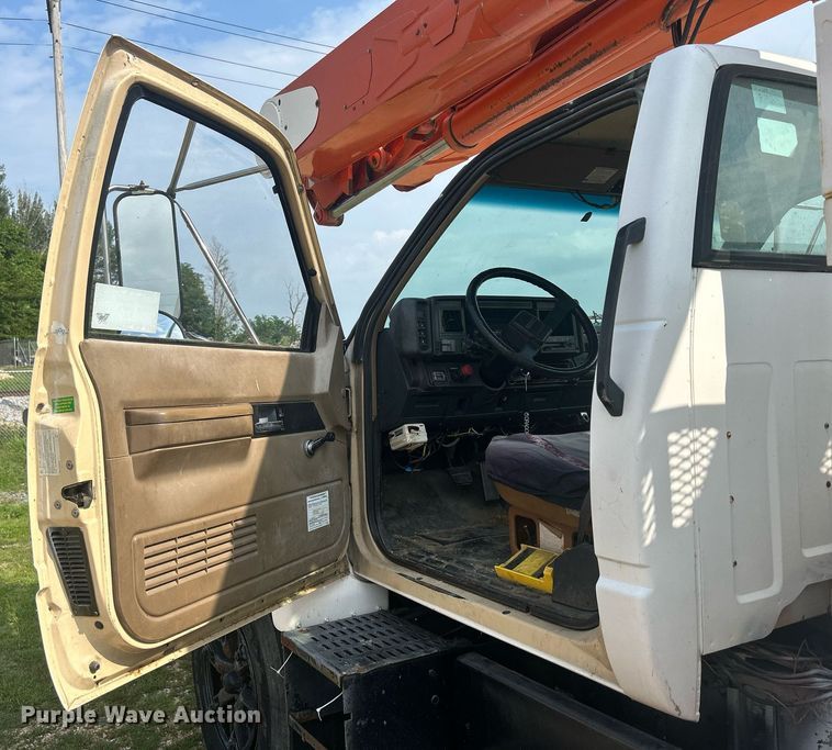 image for item DQ0875 1997 GMC C7500  bucket truck