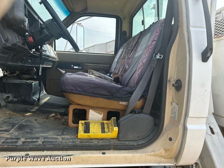 image for item DQ0875 1997 GMC C7500  bucket truck