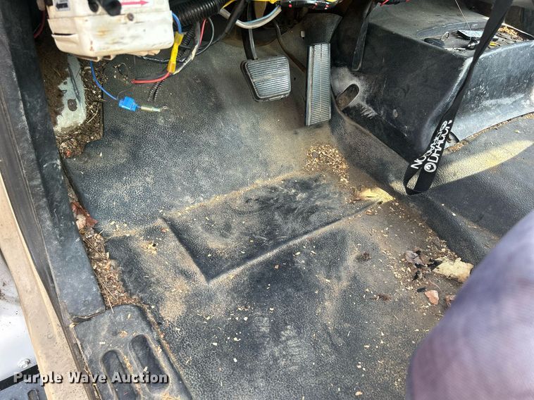 image for item DQ0875 1997 GMC C7500  bucket truck