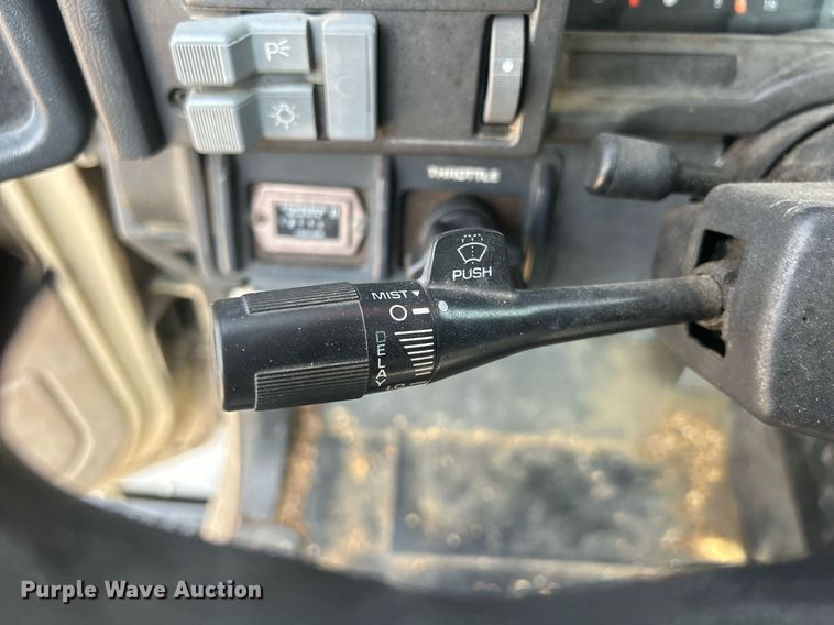 image for item DQ0875 1997 GMC C7500  bucket truck