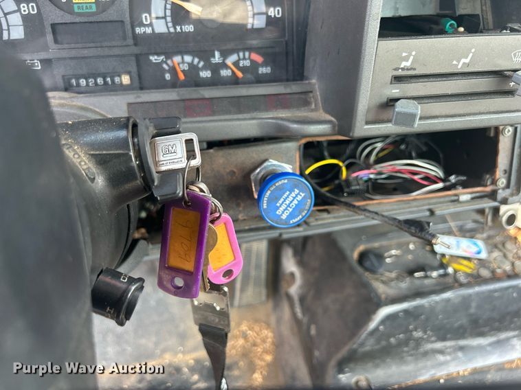 image for item DQ0875 1997 GMC C7500  bucket truck