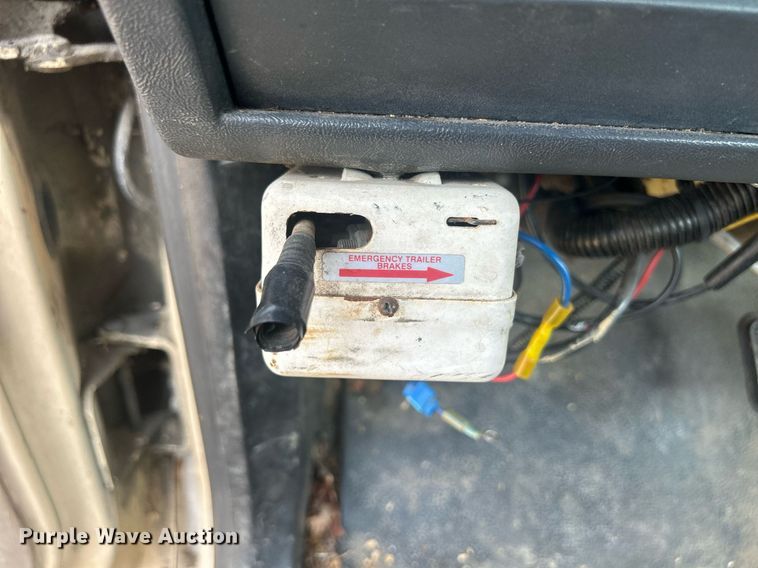 image for item DQ0875 1997 GMC C7500  bucket truck