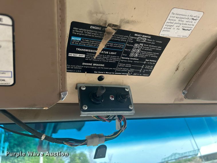 image for item DQ0875 1997 GMC C7500  bucket truck