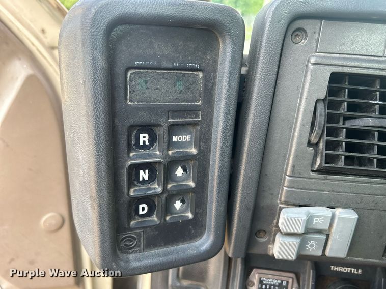 image for item DQ0875 1997 GMC C7500  bucket truck