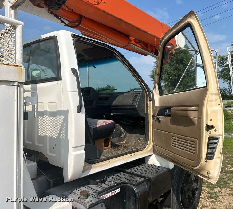 image for item DQ0875 1997 GMC C7500  bucket truck