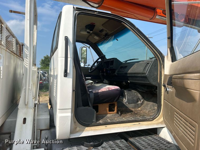 image for item DQ0875 1997 GMC C7500  bucket truck