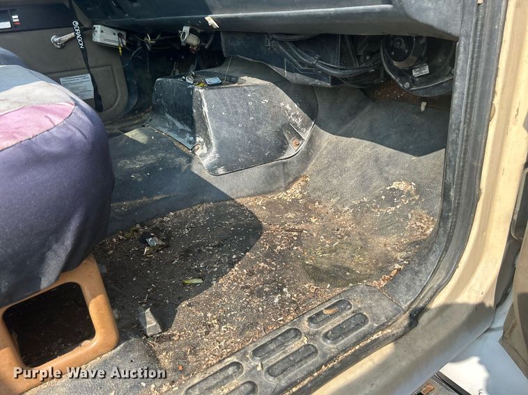 image for item DQ0875 1997 GMC C7500  bucket truck