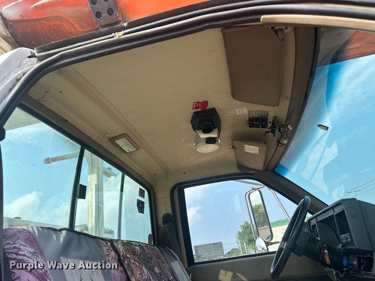 image for item DQ0875 1997 GMC C7500  bucket truck