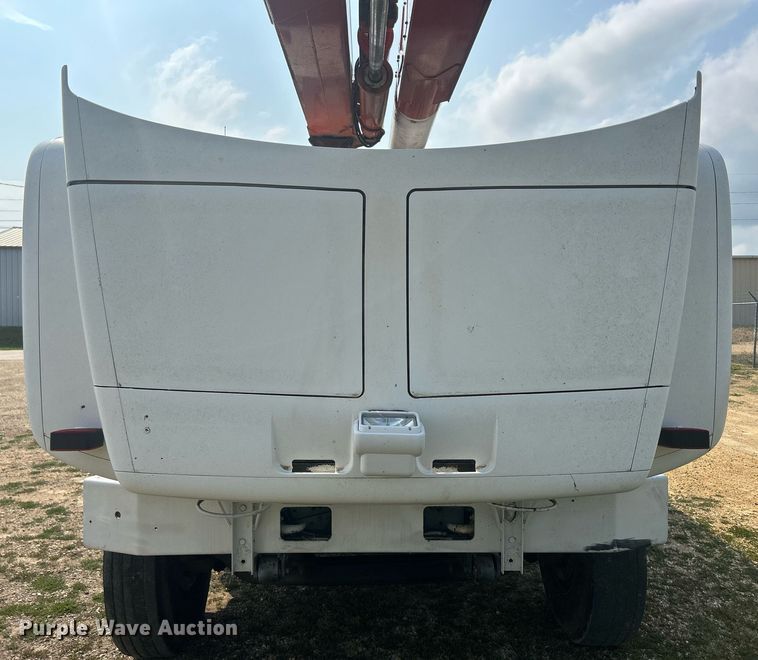 image for item DQ0875 1997 GMC C7500  bucket truck