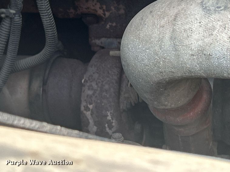 image for item DQ0875 1997 GMC C7500  bucket truck