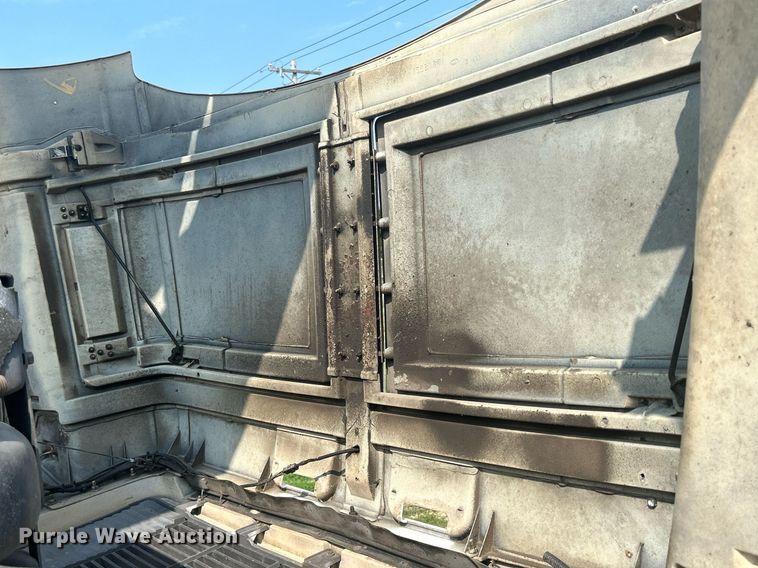 image for item DQ0875 1997 GMC C7500  bucket truck