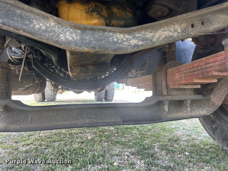 image for item DQ0875 1997 GMC C7500  bucket truck