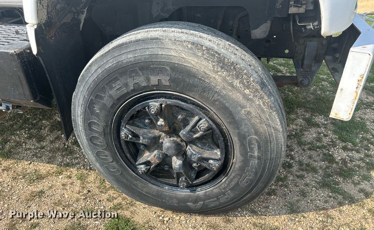 image for item DQ0875 1997 GMC C7500  bucket truck