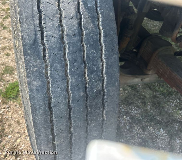 image for item DQ0875 1997 GMC C7500  bucket truck