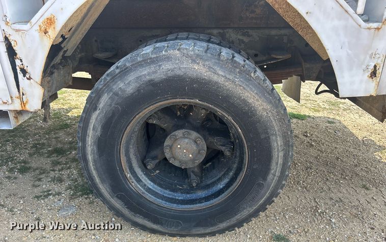 image for item DQ0875 1997 GMC C7500  bucket truck