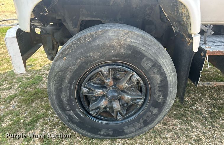 image for item DQ0875 1997 GMC C7500  bucket truck