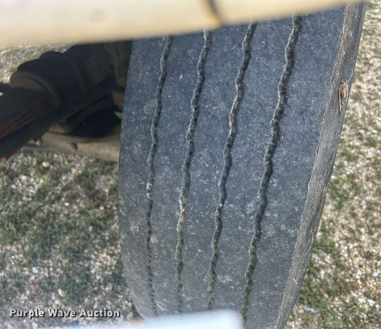 image for item DQ0875 1997 GMC C7500  bucket truck