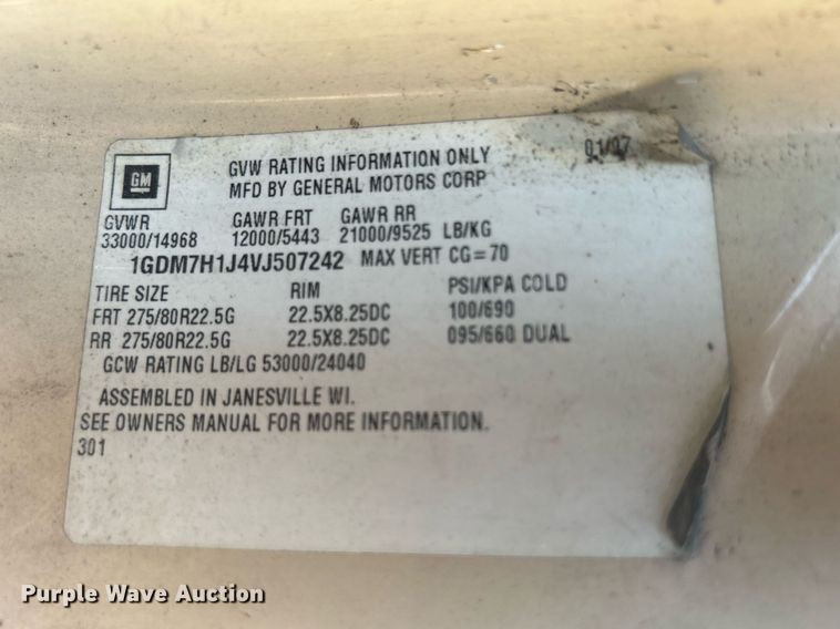 image for item DQ0875 1997 GMC C7500  bucket truck