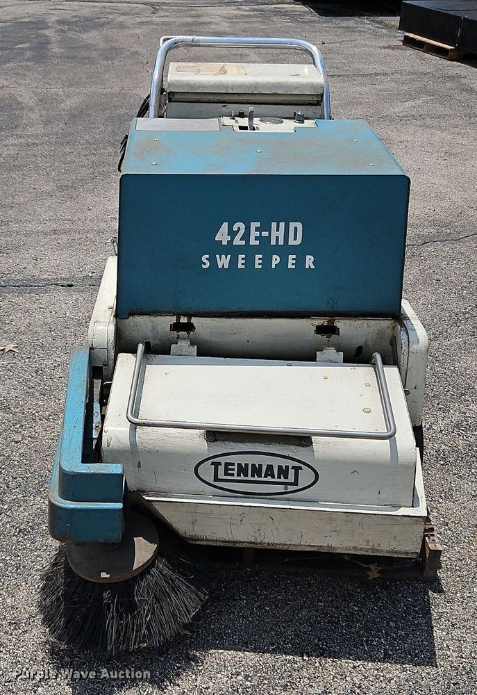 image for item DQ1813 Tennant 42E-HD  sweeper