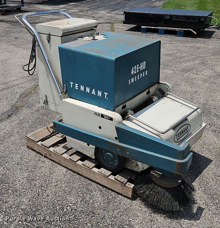 image for item DQ1813 Tennant 42E-HD  sweeper