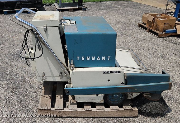 image for item DQ1813 Tennant 42E-HD  sweeper