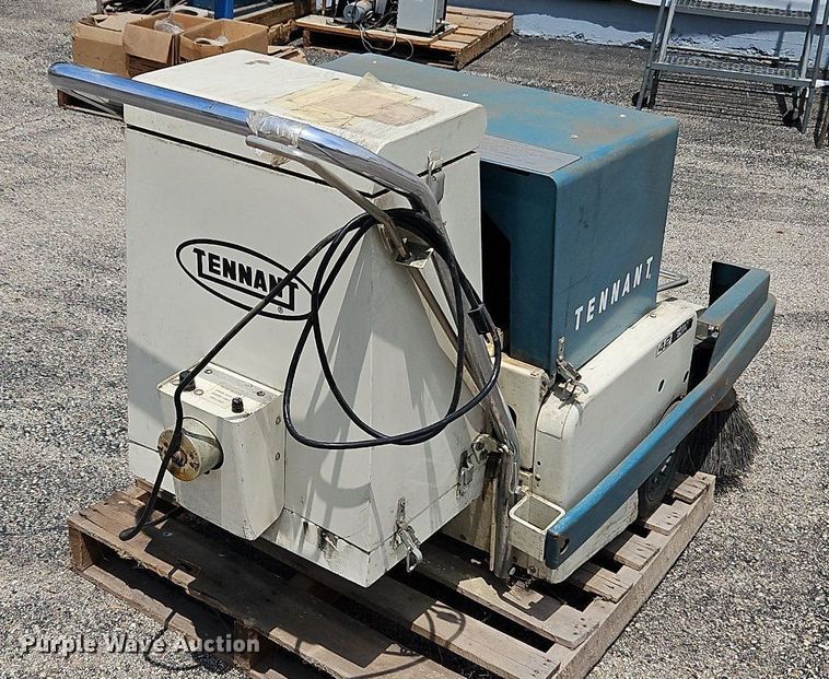image for item DQ1813 Tennant 42E-HD  sweeper