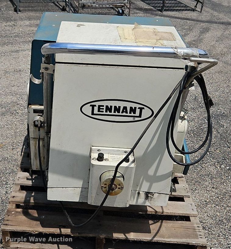 image for item DQ1813 Tennant 42E-HD  sweeper