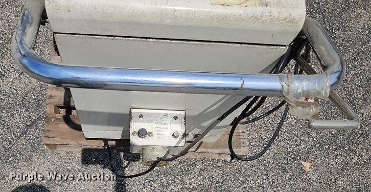 image for item DQ1813 Tennant 42E-HD  sweeper