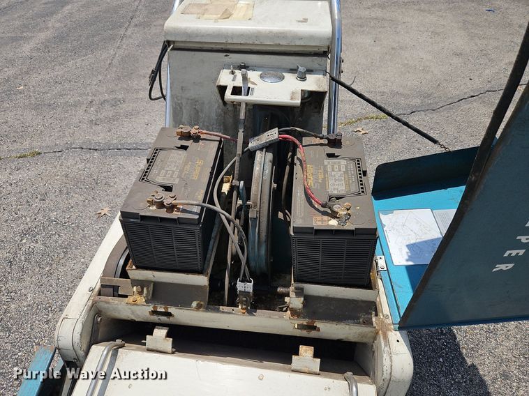 image for item DQ1813 Tennant 42E-HD  sweeper