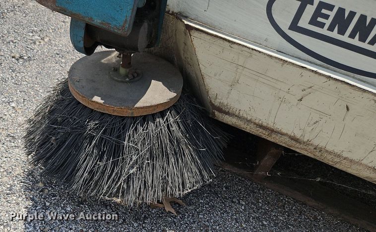 image for item DQ1813 Tennant 42E-HD  sweeper