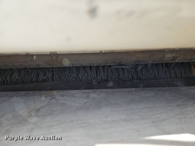 image for item DQ1813 Tennant 42E-HD  sweeper