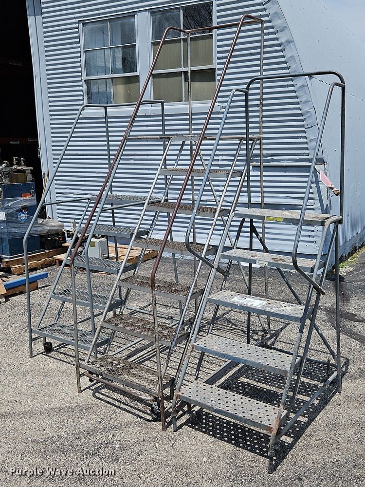 image for item DQ1814 (3) sets of stairs