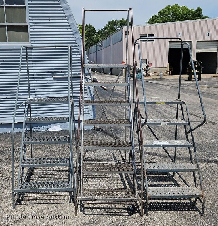 image for item DQ1814 (3) sets of stairs