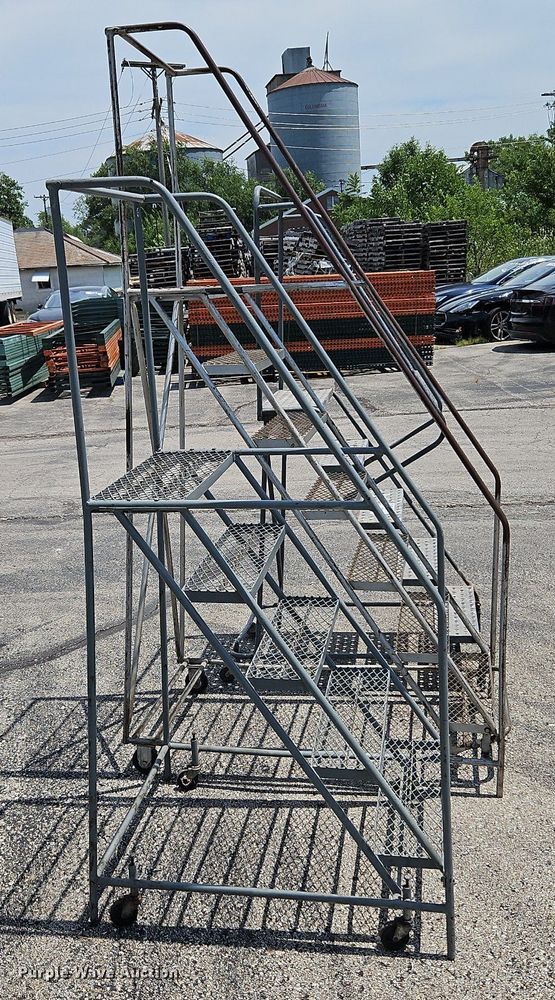 image for item DQ1814 (3) sets of stairs