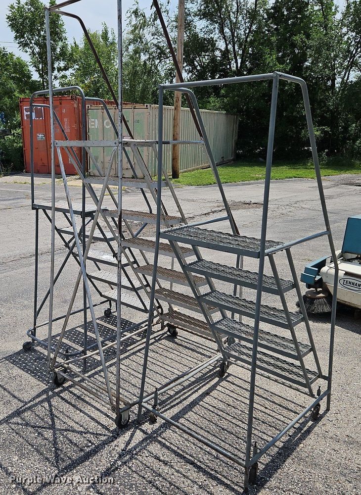 image for item DQ1814 (3) sets of stairs