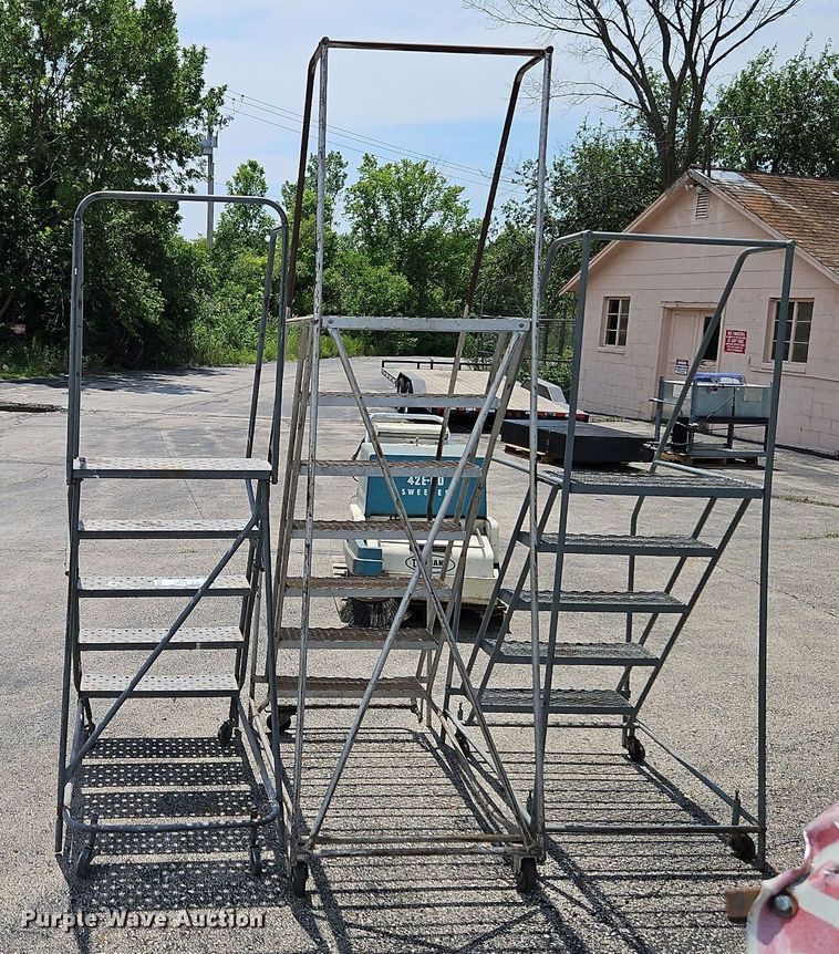 image for item DQ1814 (3) sets of stairs