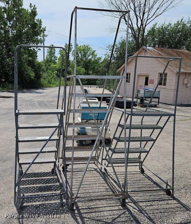 image for item DQ1814 (3) sets of stairs