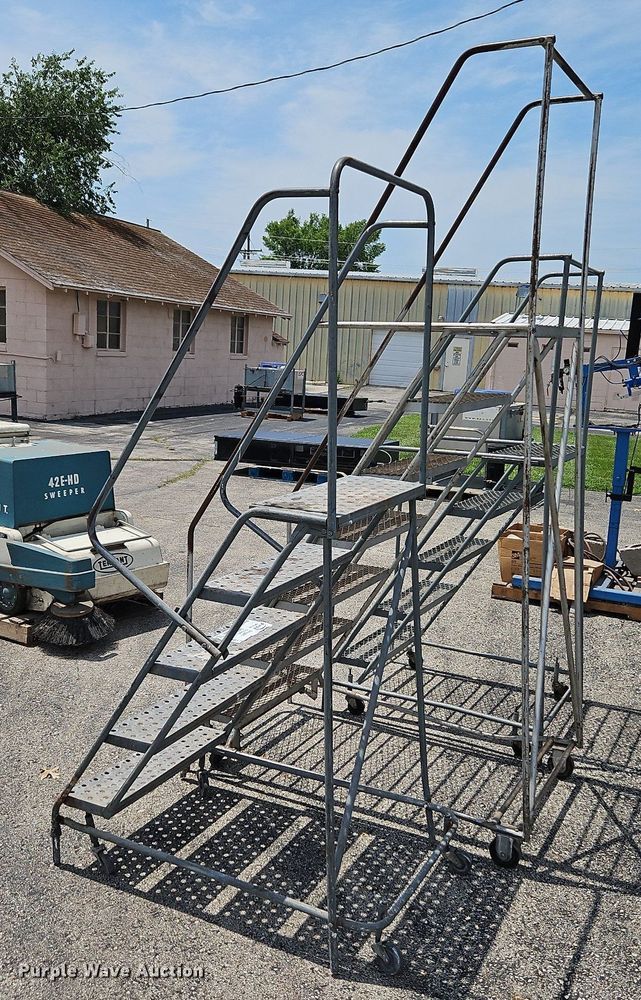 image for item DQ1814 (3) sets of stairs