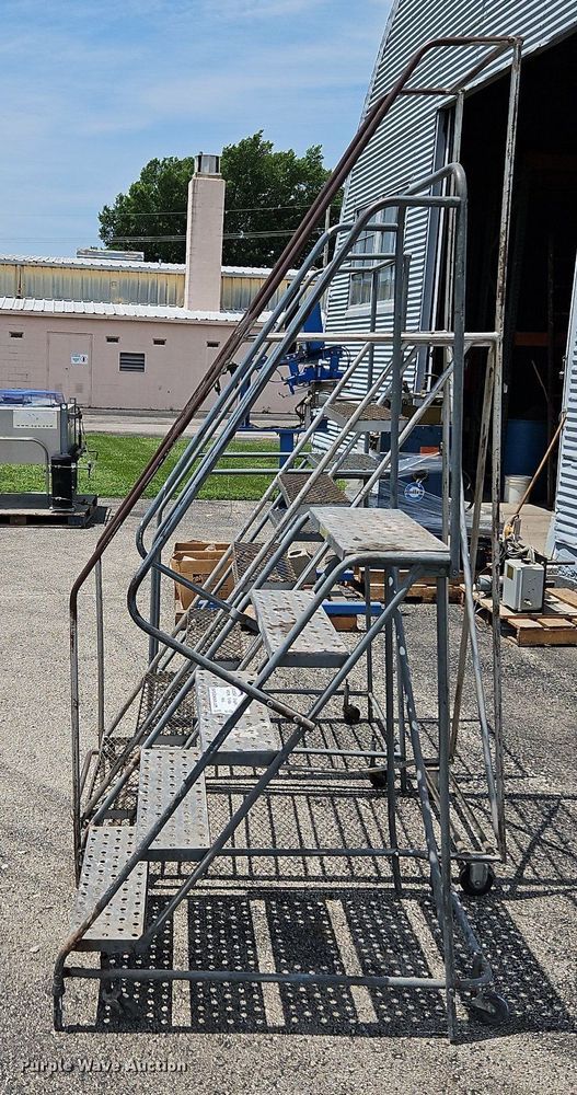 image for item DQ1814 (3) sets of stairs