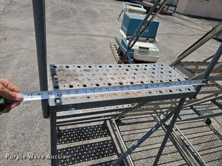 image for item DQ1814 (3) sets of stairs