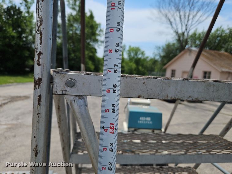 image for item DQ1814 (3) sets of stairs