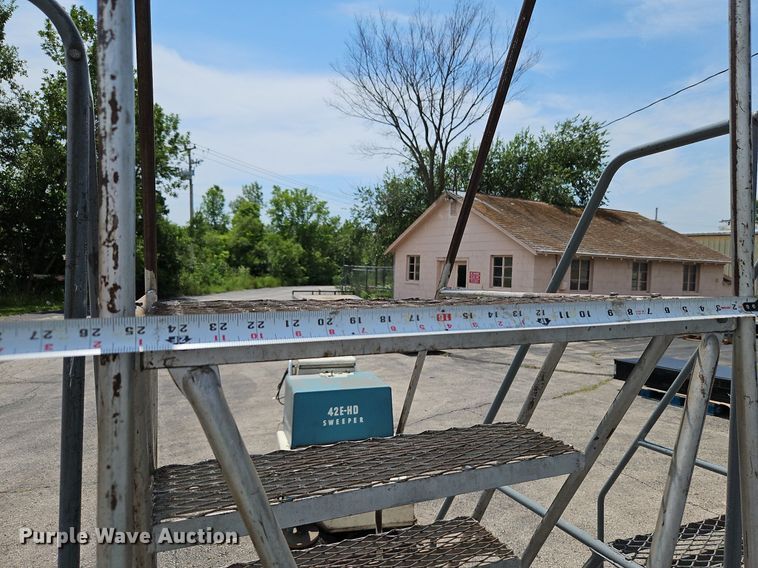 image for item DQ1814 (3) sets of stairs