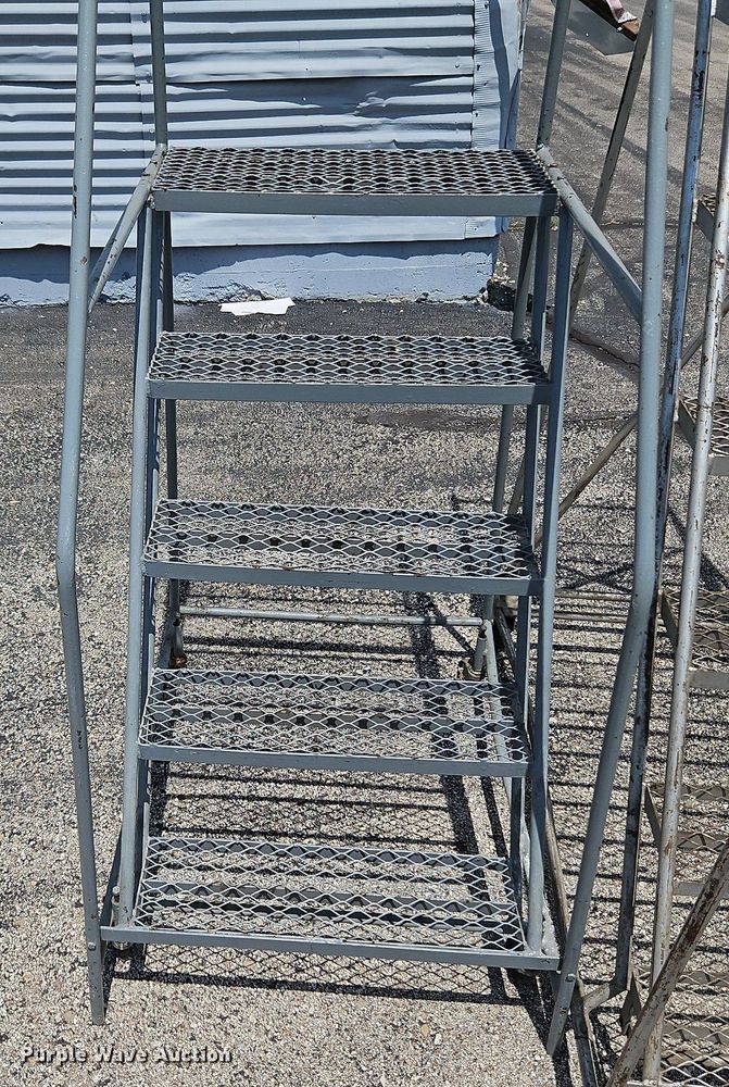 image for item DQ1814 (3) sets of stairs