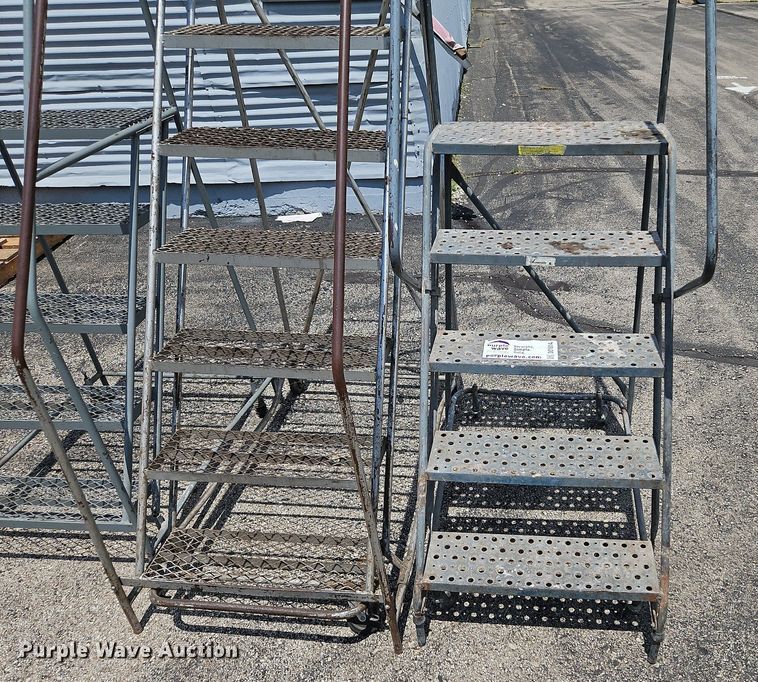 image for item DQ1814 (3) sets of stairs