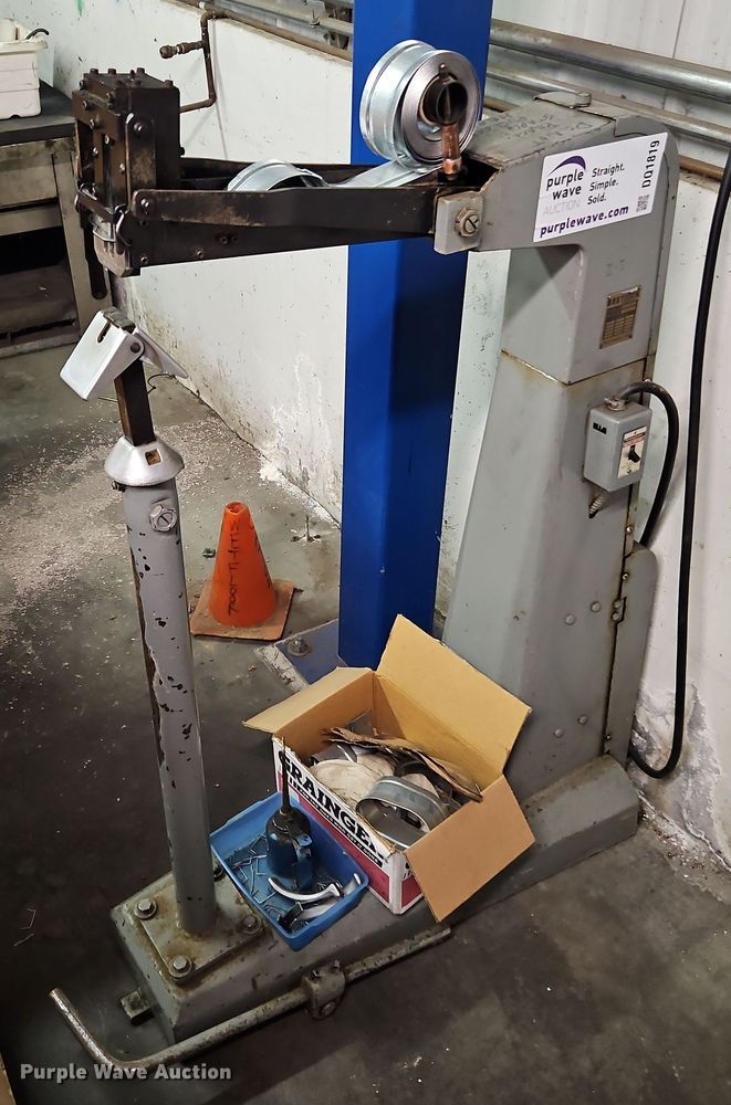 image for item DQ1819 Bostitch FC95  box stapler