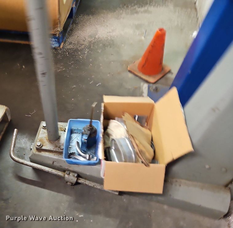 image for item DQ1819 Bostitch FC95  box stapler