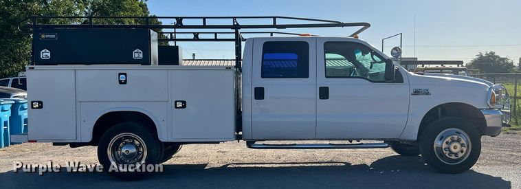 image for item DQ2126 2000 Ford F450 Super Duty XLT  utility / service truck